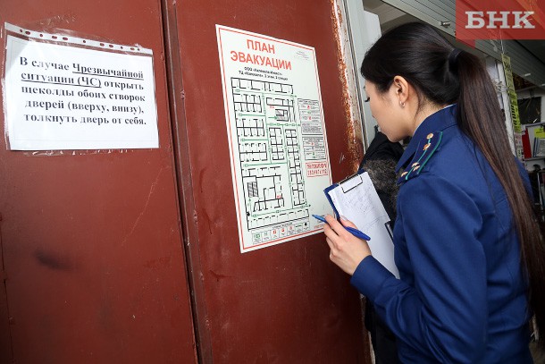 Прокуратура нашла в Сыктывдинском районе детский центр без эвакуационного выхода