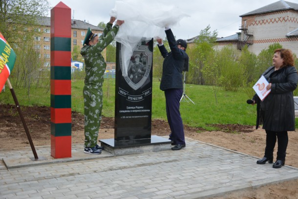 В Жешарте установили памятник пограничникам