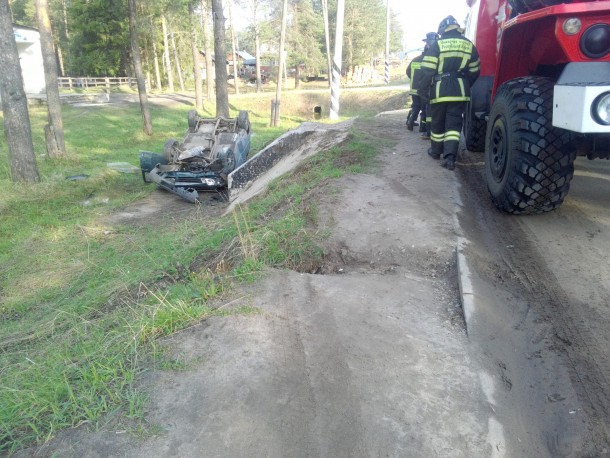 В Усть-Куломском районе двое молодых людей на «Оде» вылетели в кювет