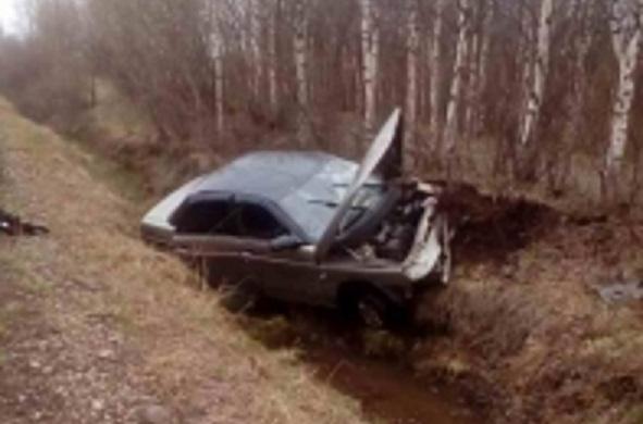 В Инте трое подростков на автомобиле вылетели в кювет