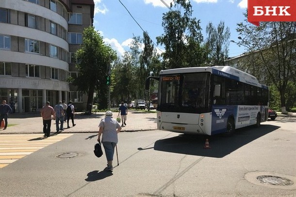 В Сыктывкаре из-за экстренного торможения пострадала пассажирка автобуса