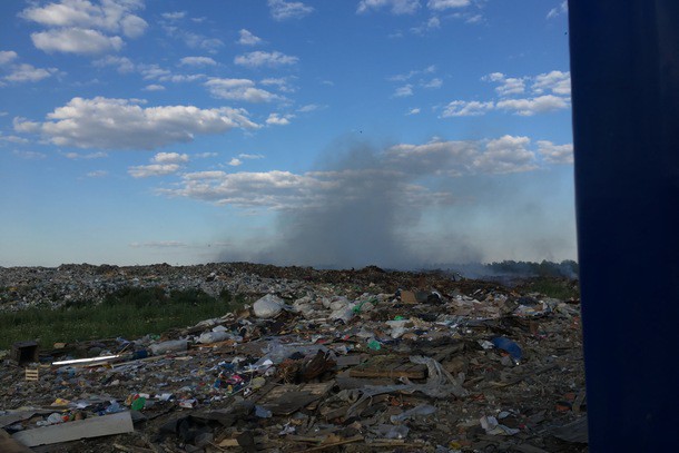 Свалку в Усинске тушат круглосуточно