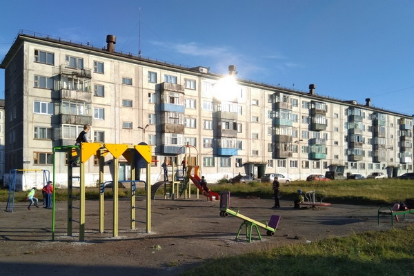 В Воргашоре установили детскую площадку