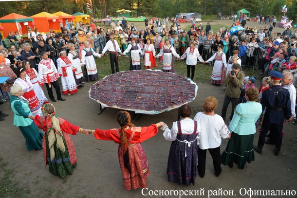 На юбилейном «Сосногорье» приготовили рекордную шаньгу