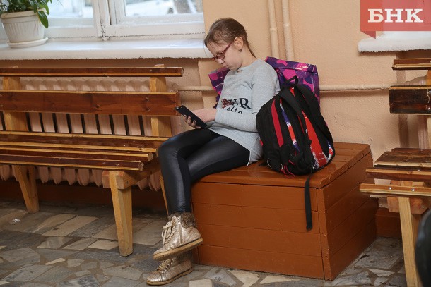 Министр просвещения России поддержала запрет смартфонов в школах