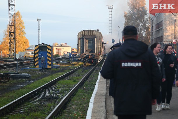 Школьница из Коми приревновала родителей к брату и сбежала в Москву