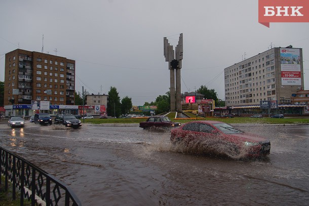 Машина села в лужу: как наказать водителя за грязевой душ