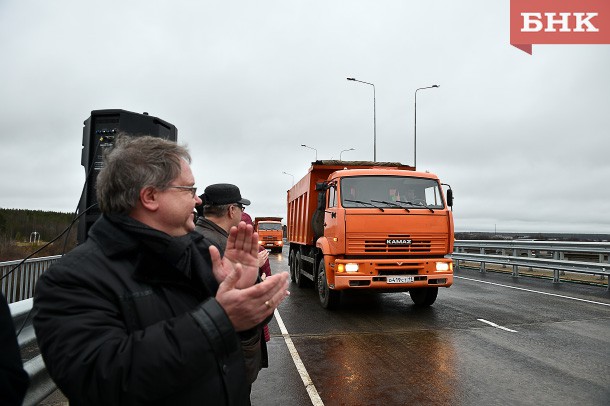 По новому сыктывкарскому мосту через Човью проехали первые машины 