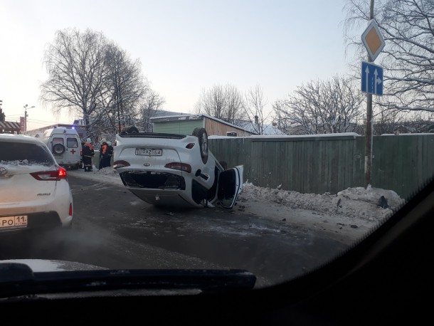 На эжвинской трассе Kia перевернулась на крышу