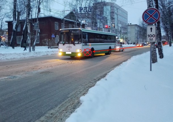 В Сыктывкаре при резком маневре автобуса пострадала пенсионерка