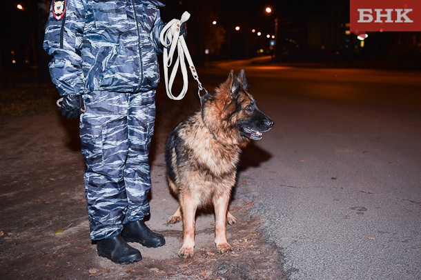 Наркополицейские Сосногорска взяли в подьезде наркобарыгу в юбке