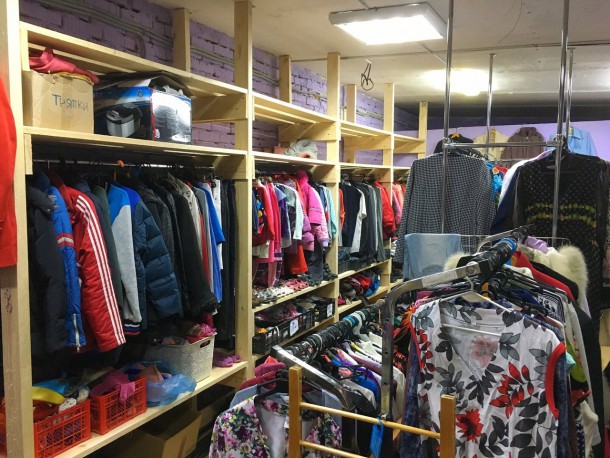 В столице Коми работает бесплатный магазин одежды для нуждающихся 