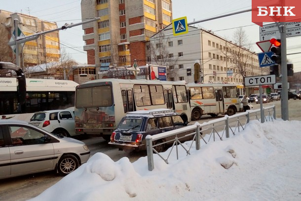 В центре Сыктывкара полиция перекрыла движение