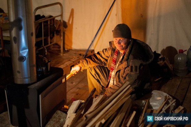 Бездомный из Коми обживает первый в Кирове пункт обогрева 