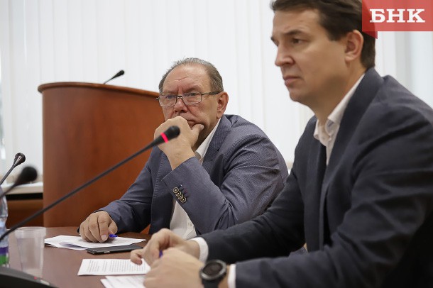 Степан Чураков поблагодарил Александра Макаренко за отеческий подход к депутатам
