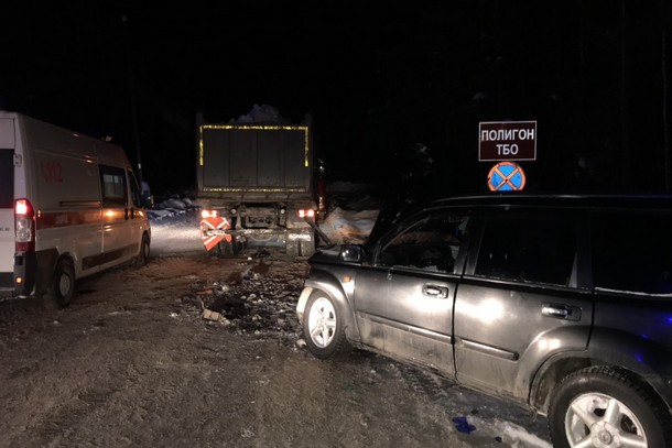 Водитель внедорожника помешал вывозу снега в Сыктывкаре