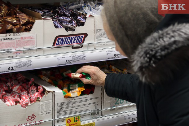 Стоматологи назвали опасные зубные пасты и полезные для эмали продукты