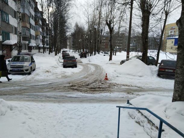 Полицейские Сыктывкара разыскивают темный внедорожник