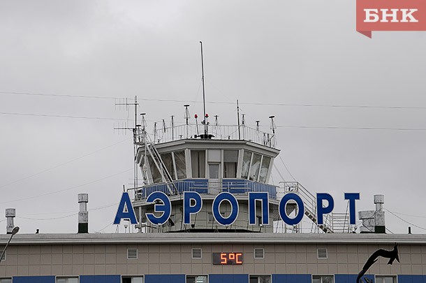 В СКР назвали предварительную причину экстренной посадки самолета «Алросы» в Коми