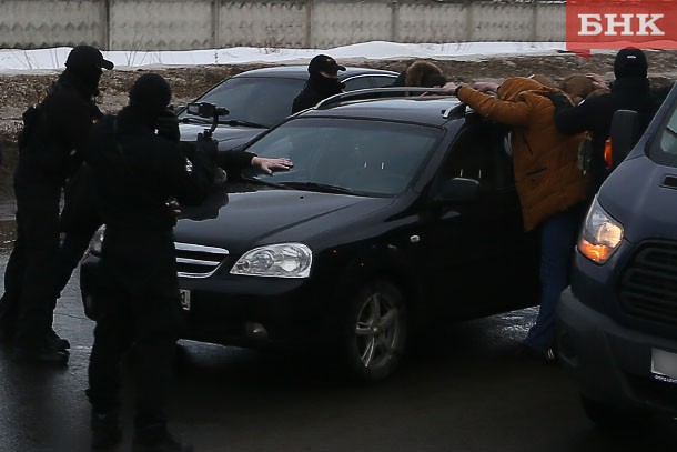 В Коми с поличным задержали наркоторговцев-сотрудников МЧС