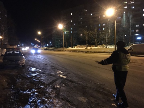 Сотрудник автозаправки помогла задержать пьяного водителя в Сыктывкаре