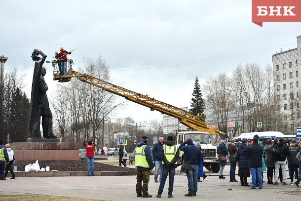 БНК и «Российская газета» устроили «театральную уборку» в центре Сыктывкара