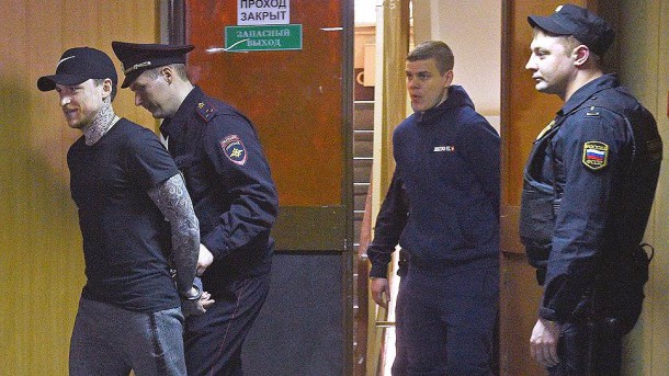 Суд приговорил футболистов Кокорина и Мамаева к реальным срокам наказания