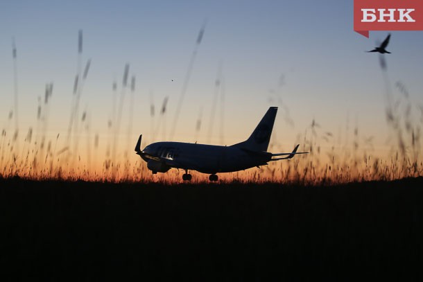 Следователи выяснят причину экстренной посадки самолета Boeing 737 в Сыктывкаре