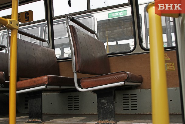 В Сыктывкаре пассажирка автобуса повредила плечо