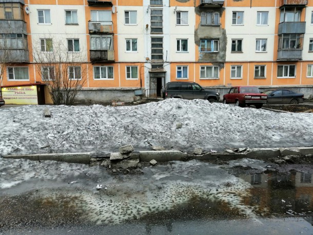 В Воркуте жители возмущены благоустройством незарегистрированного двора