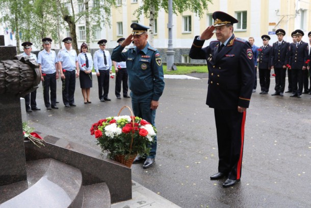 В столице Коми почтили память погибших при исполнении долга полицейских