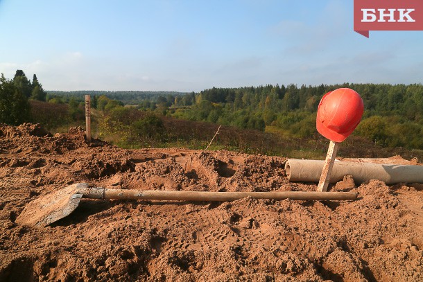 Трассу под Усинском из-за подтопления закрыли для большегрузов 