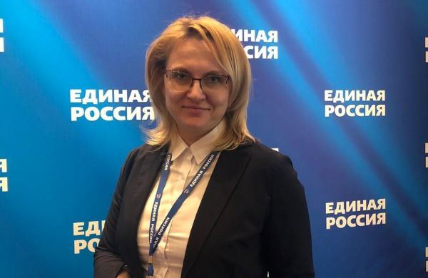 Лидер единороссов Коми Наталья Михальченкова поздравляет с Днем республики