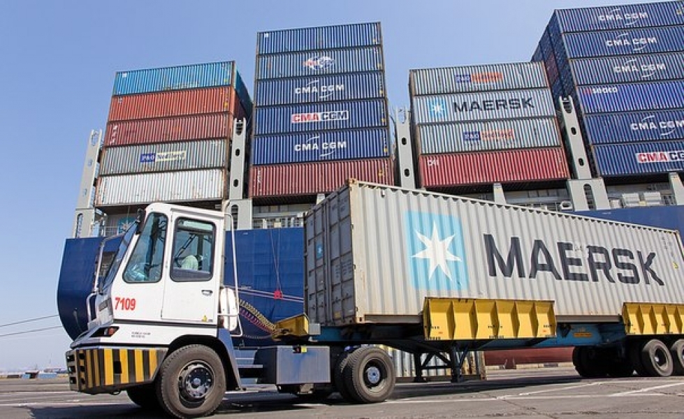 таможенные контейнеры. Customs cargo. погрузка контейнеров. таможенный транзит. растаможка контейнера.